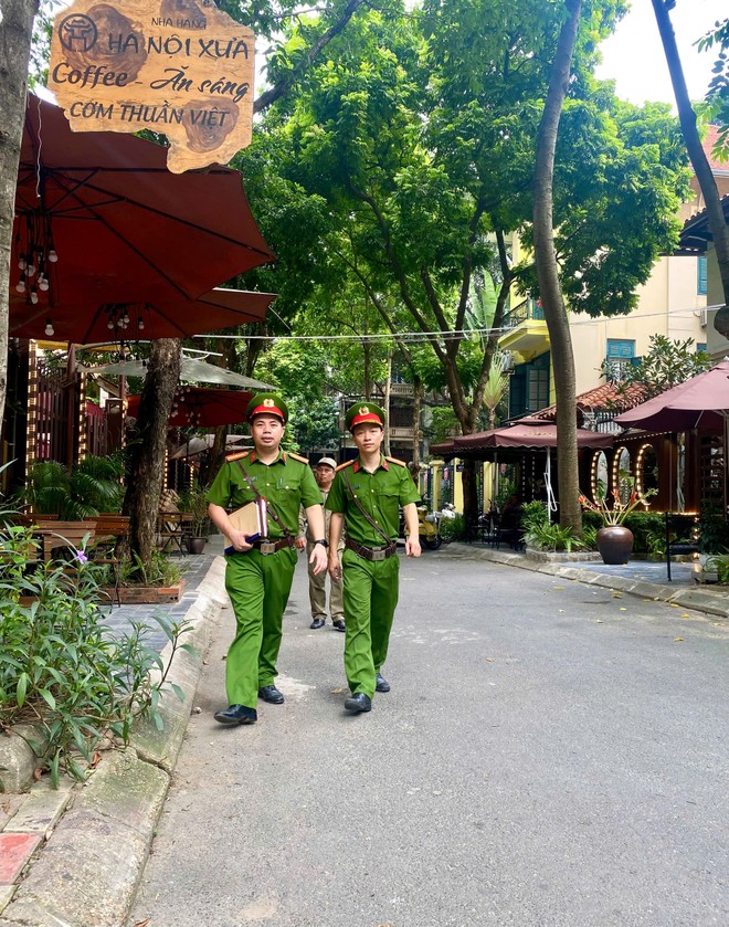 Những chiến sĩ Cảnh sát trật tự - Công an phường Yên Hòa (Hà Nội) đã và đang nỗ lực giữ “màu xanh” cho từng con đường, tuyến phố Những chiến sĩ Cảnh sát trật tự - Công an phường Yên Hòa (Hà Nội) đã và đang nỗ lực giữ “màu xanh” cho từng con đường, tuyến phố