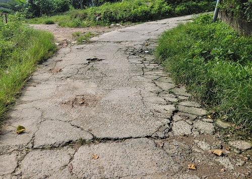 Sửa chữa đường xá trong các khu dân cư là việc làm thiết thực, cần được thực hiện nhanh chóng