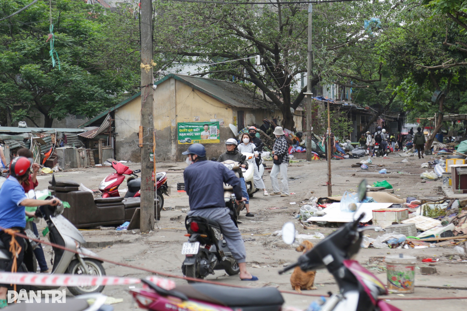 Khu chợ tạm tồn tại hàng chục năm ở Hà Nội bị giải tỏa - 6 Khu chợ tạm tồn tại hàng chục năm ở Hà Nội bị giải tỏa - 6