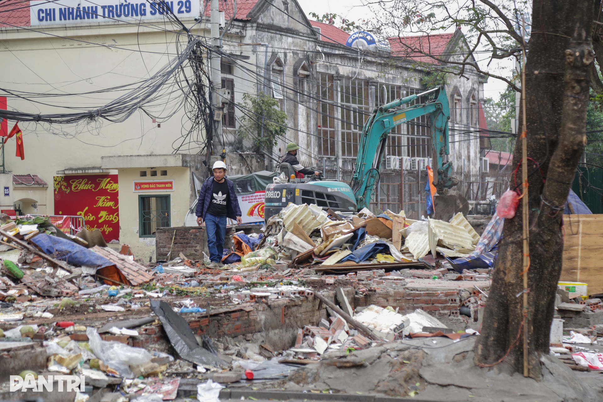 Khu chợ tạm tồn tại hàng chục năm ở Hà Nội bị giải tỏa - 7 Khu chợ tạm tồn tại hàng chục năm ở Hà Nội bị giải tỏa - 7