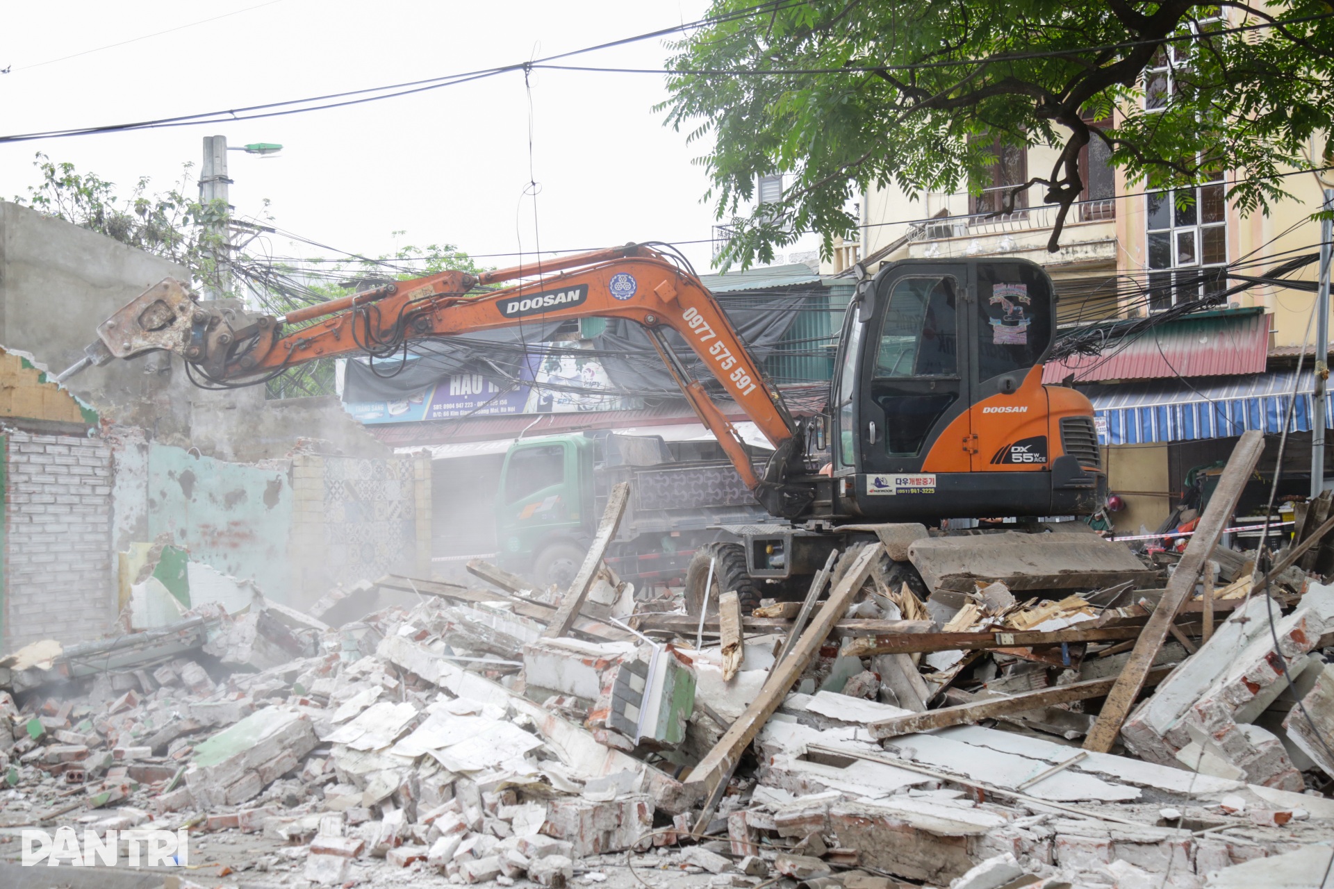 Khu chợ tạm tồn tại hàng chục năm ở Hà Nội bị giải tỏa - 3 Khu chợ tạm tồn tại hàng chục năm ở Hà Nội bị giải tỏa - 3