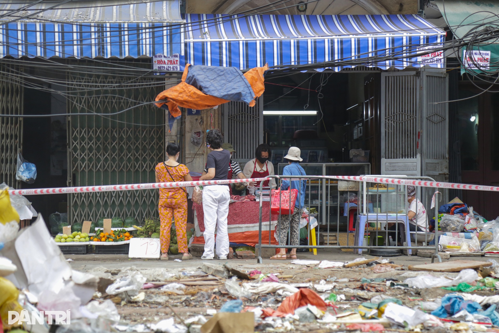Khu chợ tạm tồn tại hàng chục năm ở Hà Nội bị giải tỏa - 10 Khu chợ tạm tồn tại hàng chục năm ở Hà Nội bị giải tỏa - 10