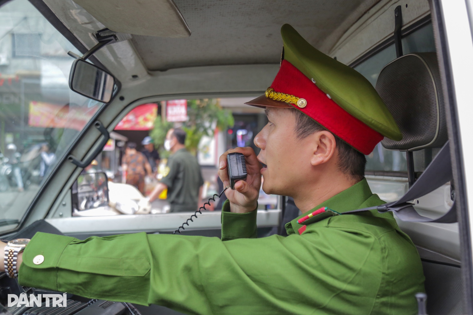 Khu chợ tạm tồn tại hàng chục năm ở Hà Nội bị giải tỏa - 12 Khu chợ tạm tồn tại hàng chục năm ở Hà Nội bị giải tỏa - 12