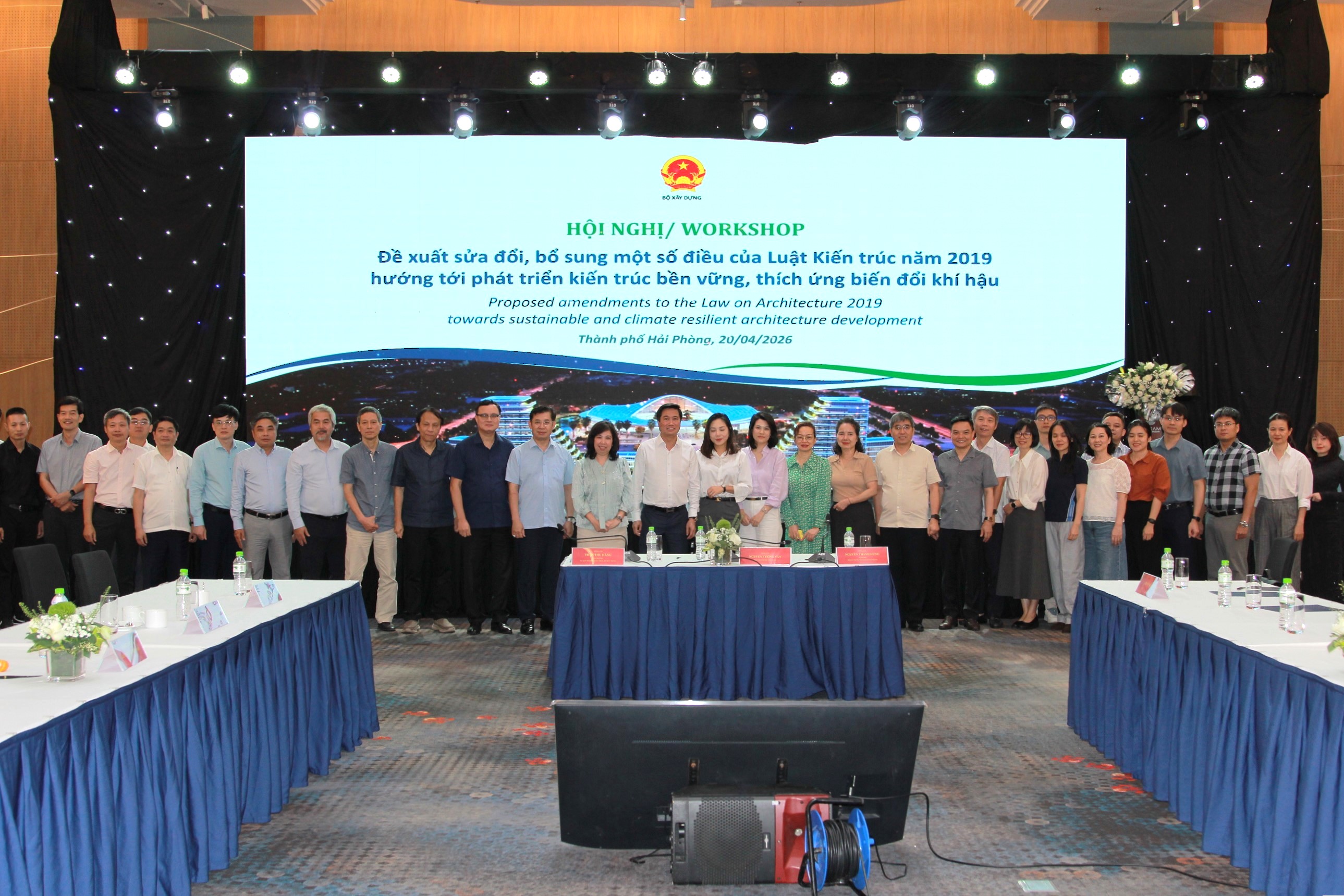 Các đại Biểu Chụp ảnh Lưu Niệm Tại Hội Thảo