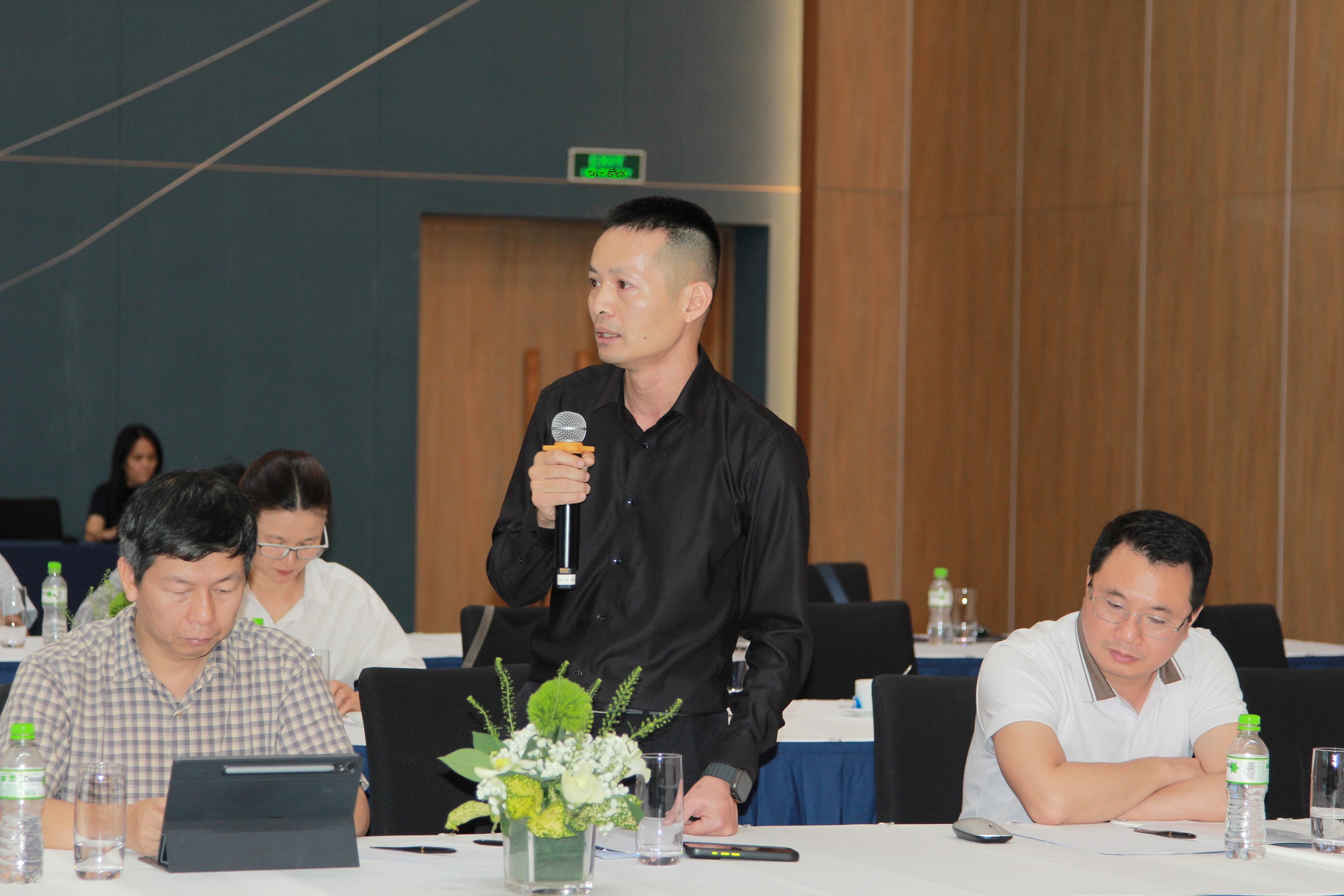 Các đại Biểu Thảo Luận Tại Hội Thảo. 3 (1)