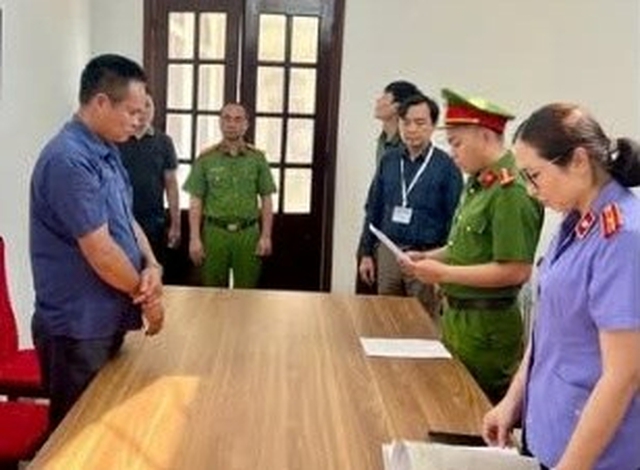 Bắt tạm giam một cán bộ địa chính xã chiếm đoạt tiền của người dân - Ảnh 1.